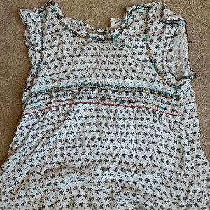 Altar'd State White shirt with black pattern LARGE